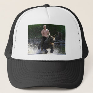 Casquette Poutine monte un ours !