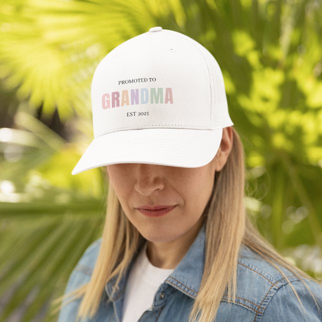 Casquette Promu à Grand-mère EST 2025 (Créateur téléchargé)