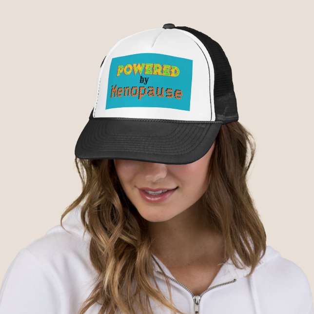 Casquette Propulsé par Ménopause 3 (En situation)
