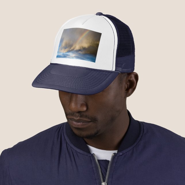 Casquette rébellion arc-en-ciel (En situation)