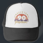 Casquette Retro 90e Humour d'anniversaire<br><div class="desc">Une idée cadeau d'anniversaire de style vintage pour tout le monde. Doté d'un design rétro et dénaturé et en mauvais état qui dit "vieilli à la perfection !"</div>