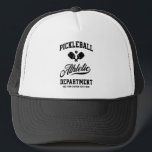 Casquette Retro Pickleball Athleball Département sur mesure<br><div class="desc">Casquette amusant de pickleball avec des pagaies croisées de pickleball,  de la typographie à billes et rétro. Ajoutez votre texte personnalisé à personnaliser - nom de l'équipe,  nom du club,  ville,  ville,  nom du tournoi,  etc. Jouer au pickleball est encore plus amusant.</div>