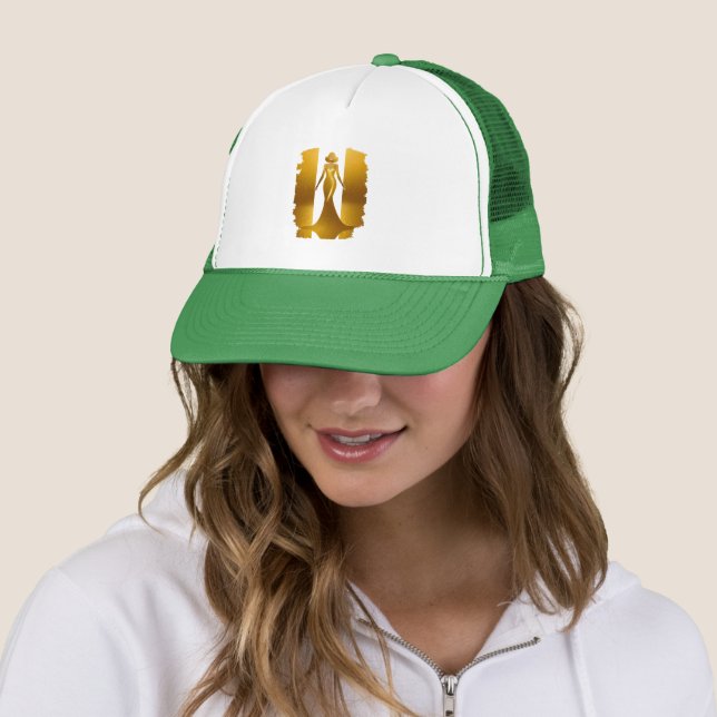 Casquette Robe d'or élégante (En situation)