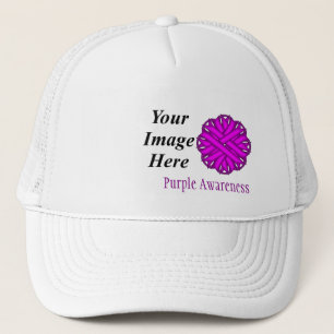 Casquette Ruban à fleurs violettes Modèle par Kenneth Yoncic