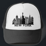 Casquette silhouette de la ville de New York<br><div class="desc">Cette silhouette d'une ligne d'horizon d'une ville de New York présente des images emblématiques de Manhattan.</div>
