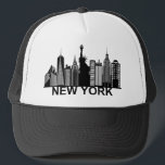 Casquette silhouette de la ville de New York<br><div class="desc">Cette silhouette d'une ligne d'horizon d'une ville de New York présente des images emblématiques de Manhattan.</div>