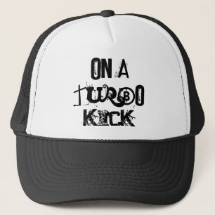 CASQUETTE SUR UN COUP-DE-PIED DE TURBO