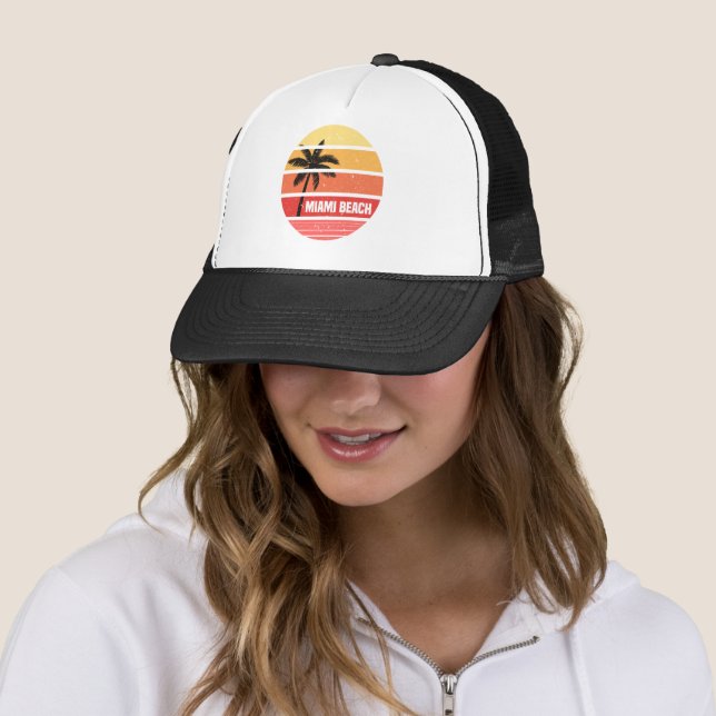 Casquette T-shirt de la plage de Miami (En situation)