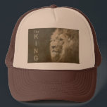 Casquette Tan Et Brown Pop Art Lion Tête Blanc Élégant<br><div class="desc">Tan And Brown Pop Art Lion Head White Elegant Modern Modèle Ajouter Image Logo Photo Basic Trucker Hat.</div>