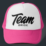Casquette Team Bride script typographie mariage<br><div class="desc">Team Bride script typographie mariage fête de mariage Trucker Hat. Casquette de baseball rose sur mesure pour mariées et demoiselles d'honneur. Design élégant de lettrage à la main pour jeux de bachelorette et plus encore. Disponible aussi dans d'autres couleurs cool. Créez-les pour votre groupe d'amis, d'invités, d'entourage, d'équipe, d'équipage, de...</div>