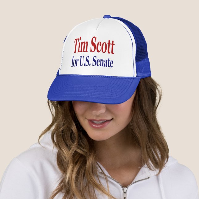 Casquette Tim Scott pour le Sénat avec le texte bleu rouge T (En situation)