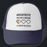 Casquette trucker Je survis aux délais<br><div class="desc">Casquette à la finition soignée, parfaite pour se protéger avec style. Une pièce unique et graphique, à la hauteur des esthétiques contemporaines portées par ACDC Architecture. Une illustration à la fois drôle et réaliste, ponctuée de trois cœurs façon vie bonus. Pour les pros qui avancent coûte que coûte, toujours avec...</div>