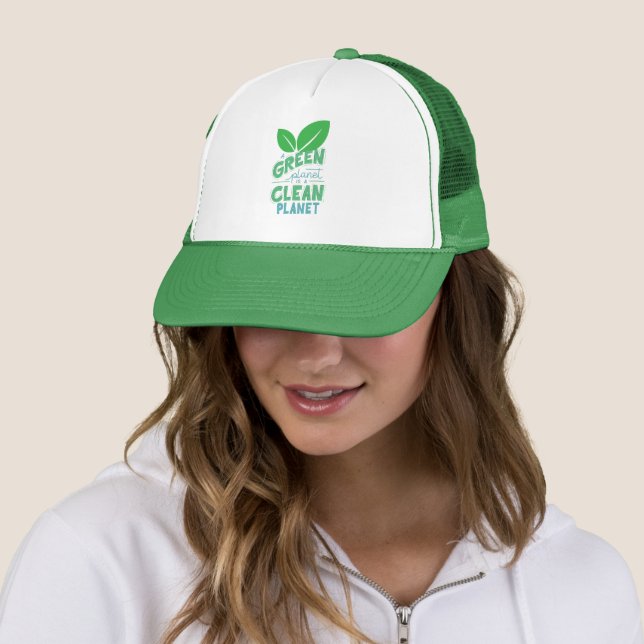 CASQUETTE UNE PLANÈTE VERTE EST UNE PLANÈTE PROPRE (En situation)