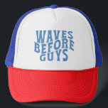 Casquette Vagues avant les garçons été filles plage vacances<br><div class="desc">Faites de votre voyage de filles un voyage inoubliable avec ce chapeau de camionneur "Waves Before Guys" ! Parfait pour les fêtes de bachelorette et les vacances tropicales, ce tee-shirt accrocheur présente une vague ludique et un design palmier. Conçu à partir de matériaux de haute qualité pour un confort et...</div>