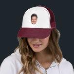 Casquette Visage personnalisé pour enterrement de vie de gar<br><div class="desc">Rendez l'enterrement de vie de garçon inoubliable avec un chapeau à visage personnalisé pour le marié ou toute la bande. Un accessoire amusant et humoristique pour les photos de groupe et les moments de fête. Téléchargez un visage avec un fond transparent, et il sera intégré professionnellement dans la conception du...</div>