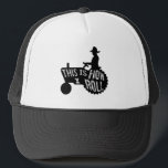 Casquette Voici comment je roule le style fermier<br><div class="desc">La silhouette bien connue de l'enseigne de route d'un paysan conduisant son tracteur agricole autour qui est posté dans les zones agricoles rurales. Le texte de bloc déformé de style Grunge à l'intérieur du tracteur et des zones de roues dit "Voici comment je roule". Montrez vos racines de pays et...</div>