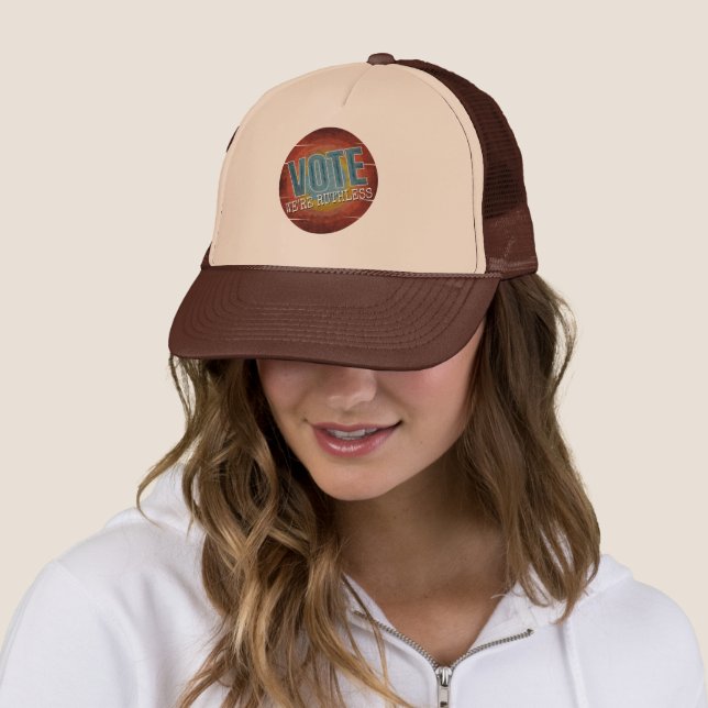 CASQUETTE VOTEZ NOUS SOMMES IMPITOYABLES (En situation)