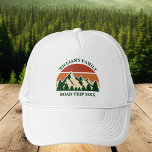 Casquette Voyage sur route ou réunion en famille de montagne<br><div class="desc">Ce magnifique coucher de soleil vintage sur les montagnes rocheuses dans la nature fait une grande image pour un ensemble de casquettes customisés pour une réunion de famille, un voyage sur la route ou des vacances d'été. Commémorez l'occasion avec des casquettes correspondants pour maman, papa, frère et soeur. Ajoutez simplement...</div>