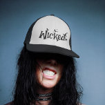 Casquette Wicked Halloween Funny Witny<br><div class="desc">Déposez votre côté 'Méchant' cet Halloween et faites une déclaration envoûtante. C'est le tee-have incontournable pour la saison éffrayante,  parfait pour les tours et les friandises. Attrapez ce design inspiré de la sorcellerie et faites de cet Halloween un joyeux !</div>