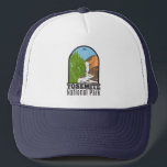 Casquette Yosemite National Park California Vernal Fall<br><div class="desc">Design d'illustration vectorielle de Yosemite. Le parc est célèbre pour ses séquoias géants et anciens,  et pour Tunnel View,  la vue iconique de Bridalveil Fall et les falaises de granit d'El Capitan et Half Dome.</div>