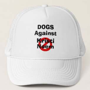 Casquettes de camionneur Chiens contre Kristi Noem
