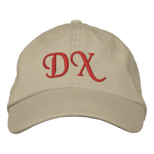 CASQUETTES DÉCORÉS D'UN MONOGRAMME