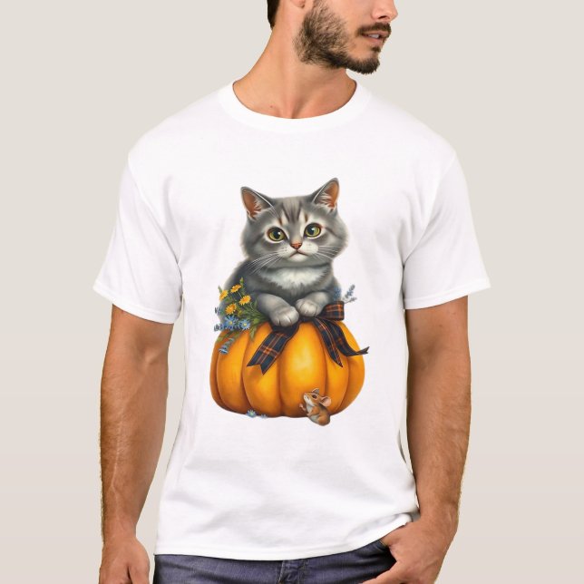 Cat on Halloween pumpkin Classic T-Shirt (Devant)