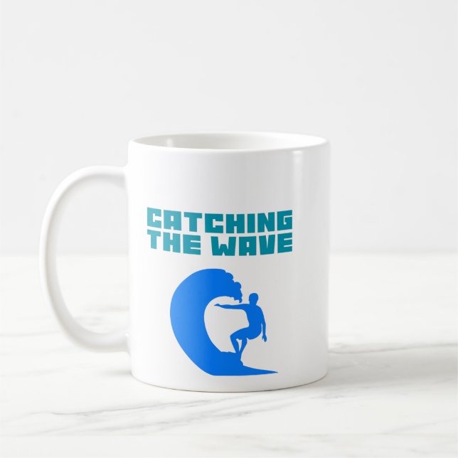 Catching the Wave - Surfing Coffee Mug (Gauche)