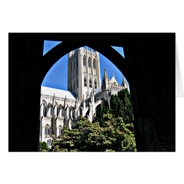 Cathédrale nationale de Washington par l'Archway (Devant horizontal)