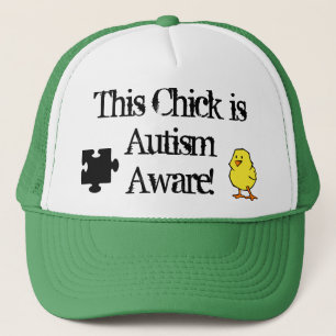 Ce poussin est casquette averti d'autisme