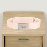 Ceinture Nom d'initialisation du monogramme gris Peach<br><div class="desc">Arrière - plan coloré à la pêche. Personnalisez et ajoutez votre prénom et vos initiales monographiques. Moderne,  tendance et simple. Texte gris.</div>