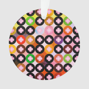 Cercles multicolores cool et trèfles roses