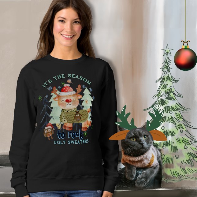 Cerf Mignon en Pull-Over Laid Sweatshirt Foncé (Cute Deer in Ugly Sweater Dark)