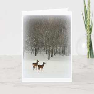 Cerfs communs en bois dans la carte de voeux de