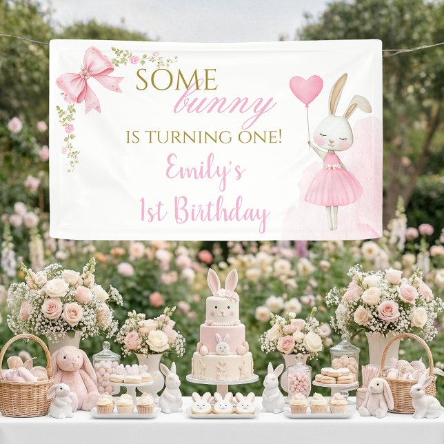 Certains Lapin Bannière Rose Arc Coquette Ballerin (Some Bunny is Turning One Birthday Banner. Custom pink floral bunny bunting for party decor.)