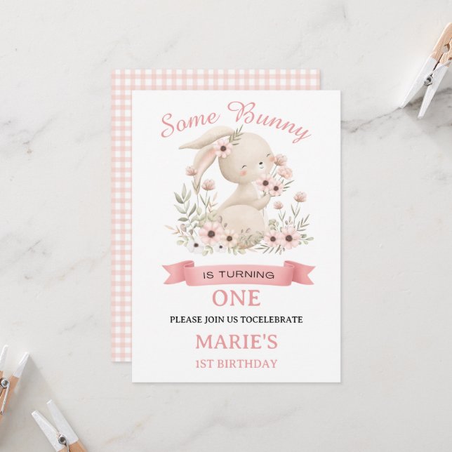 Certains Lapin Qui Devient Un Invitation Anniversa (Devant/Arrière en situation)