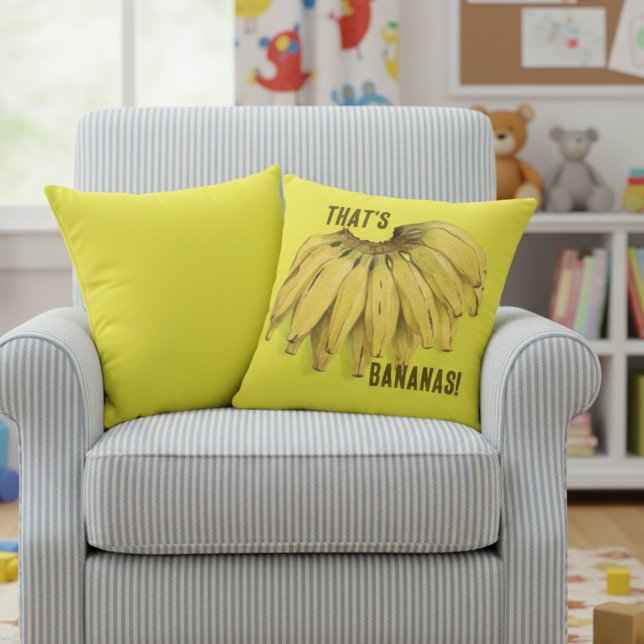 C'est fou, cet oreiller jaune en coton avec des ba (That's bananas! funny yellow cotton throw pillow for kids' room or play area!)