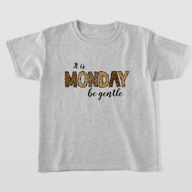 C'est le T-shirt des filles du lundi (Poser)