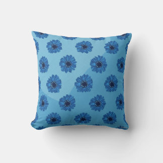 C'est un coussin coussin pour motif de fleurs bleu