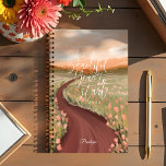 C'Est Une Belle Année Pour Commencer Floral Meadow<br><div class="desc">C'est une belle année pour commencer. Ce somptueux planificateur présente nos magnifiques illustrations dessinées à la main d'un chemin de terre en terre serpentant à travers un pré de tulipes roses. Nous avons dessiné à la main les mots "C'est une belle année pour commencer" superposés sur notre pré et l'illustration...</div>