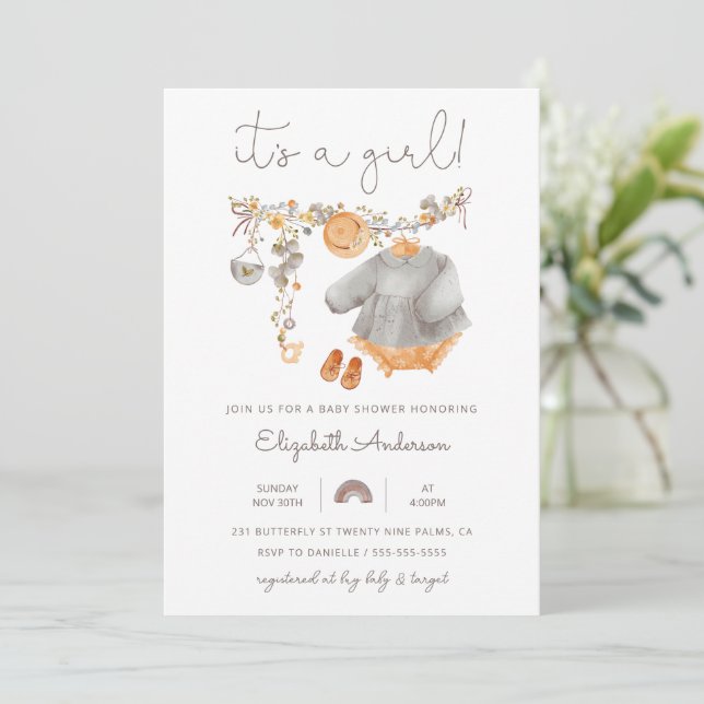 C'est une fille Bébé Vêtements Douche Invitation (Debout devant)