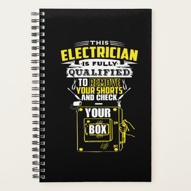 Cet électricien est parfaitement qualifié (Devant)