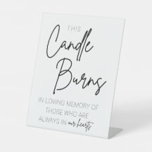 Cette Bougie Brûle Le Panneau Du Piédestal