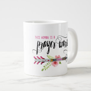 Cette femme est une guerrière de prières Mug