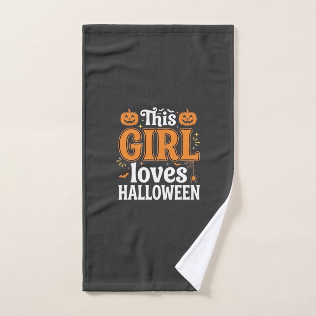 Cette fille adore la typographie Halloween SVG Des (Serviette à main)
