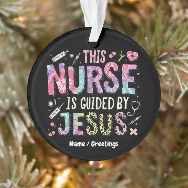 Cette infirmière est guidée par Jésus Cadeau rempl (Arbre)
