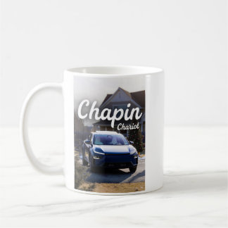 Cette tasse en céramique est belle et grande