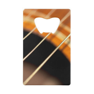 Chaînes de guitare acoustique en mouvement