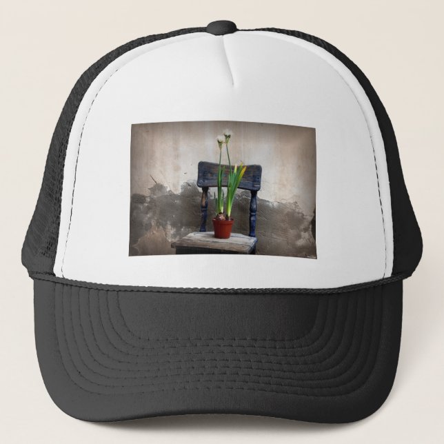 Chaise et Casquette de fleurs (Devant)