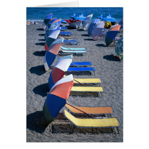 Chaises vides sur la plage
